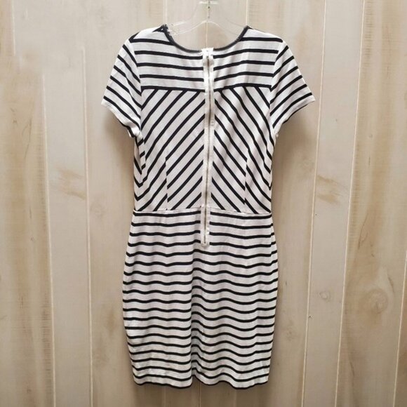 BANANA Republic Dress  Short Sleeve Slimming Stripe Size 14 - Picture 6 of 10